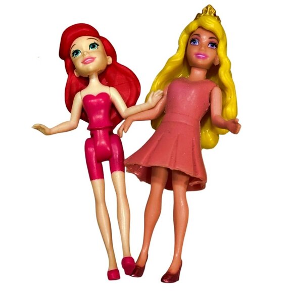 Polly Pocket Mixed Lot 9 Pieces Variety Dolls Figures 6 Dolls 3 Clothes - Picture 3 of 7